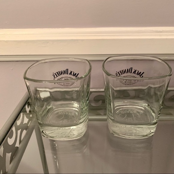 3 bar glasses including 2 square Jack Daniels and 1 Gentlemen Jack tumbler - Picture 7 of 11